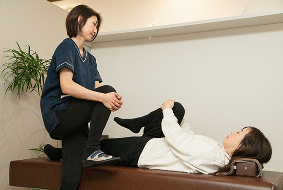当院ではストレッチ,トレーニング,栄養指導をあなたの状態に合わせて指導するので、他院と比べ施術効果の持続が見込めます。